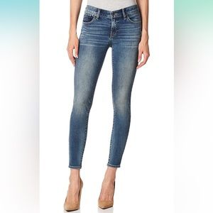 Lucky Brand 🍀 Charlie Skinny Light Wash Jeans